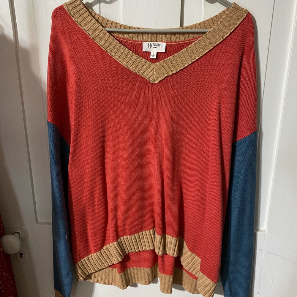 Candace Cameron Bure’s v-neck color lock sweater- size L